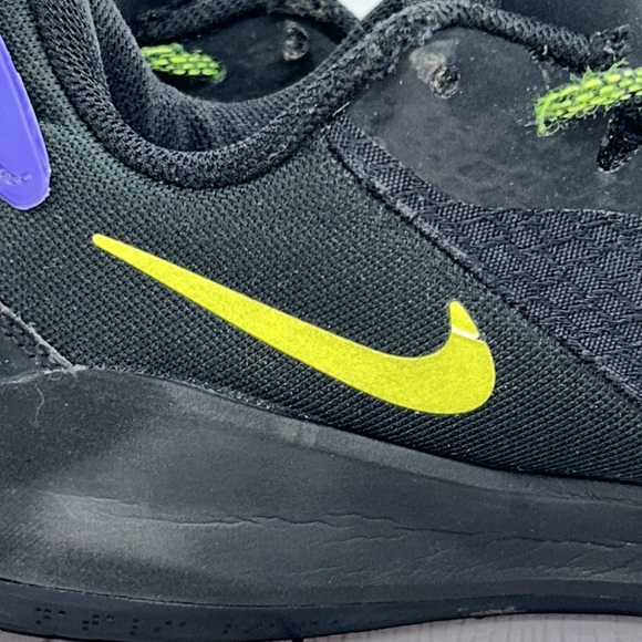 Nike Mamba Fury Lakers Away Sneakers - Picture 6 of 11